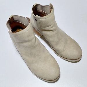 KORKS Women's Elsie Cream Ankle Slip On  Boots - 10M